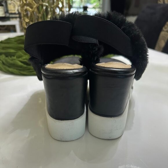 Forever 21 Black Faux Fur Platform Sandals Fluffy Wedge Slides Women’s Size 7M - Picture 4 of 6